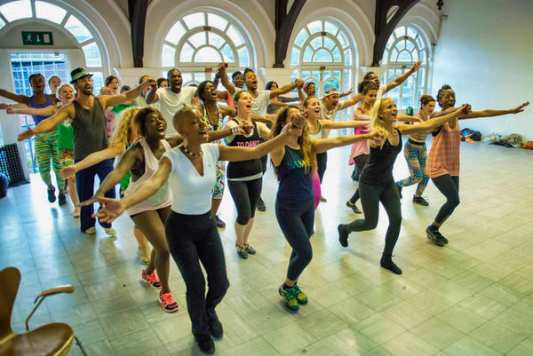 Samba Dance Classes in London - Photo of people dancing at London School of Samba dance class - photo credit Mo Elnadi 2014